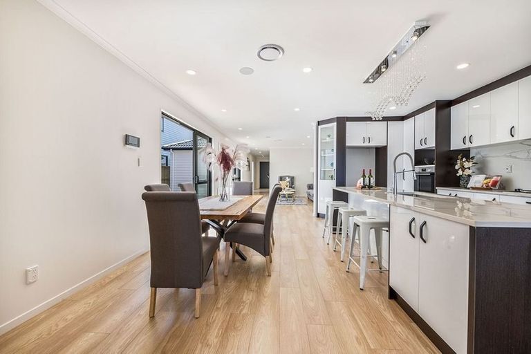 Photo of property in 42a Donegal Park Drive, Flat Bush, Auckland, 2019