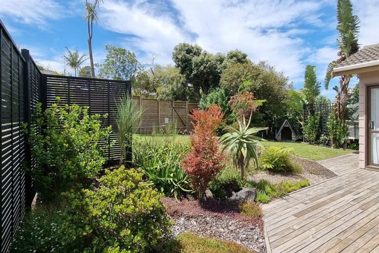 Photo of property in 24 Deverell Place, Northcross, Auckland, 0632