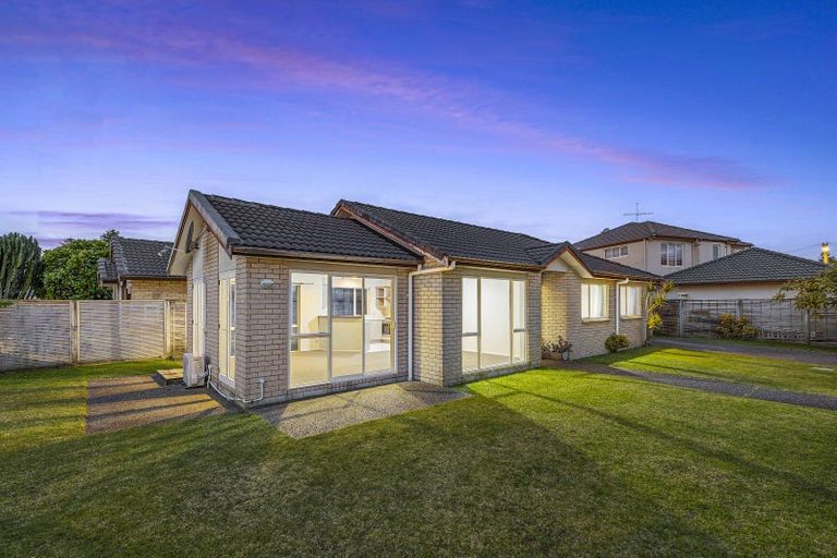 Photo of property in 15 Pine Road, Orewa, 0931