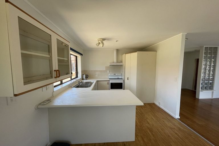 Photo of property in 12 Bosnyak Drive, Te Atatu South, Auckland, 0610