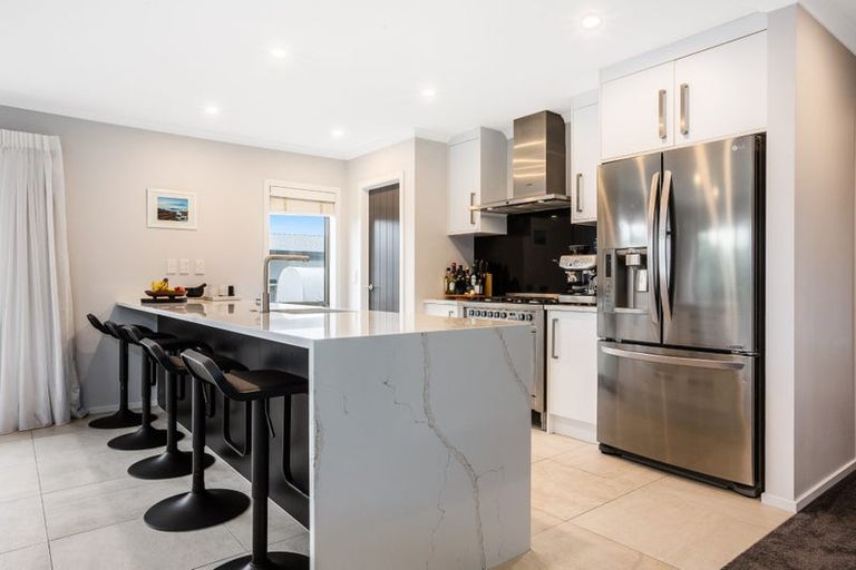 Photo of property in 17 Kepler Way, Aotea, Porirua, 5024