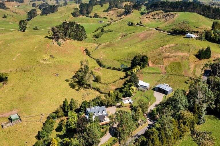 Photo of property in 13 Awai Road, Tarurutangi, New Plymouth, 4372