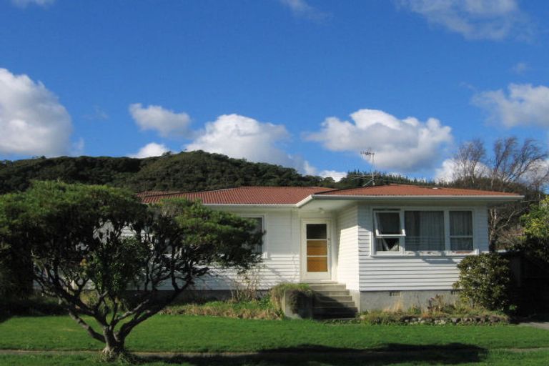 Photo of property in 34 Momona Street, Wainuiomata, Lower Hutt, 5014