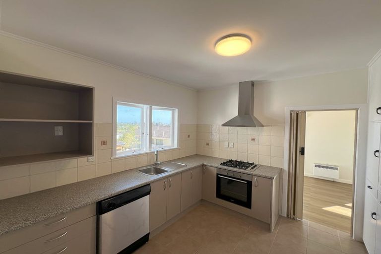 Photo of property in 61 Oakdale Road, Mount Roskill, Auckland, 1041