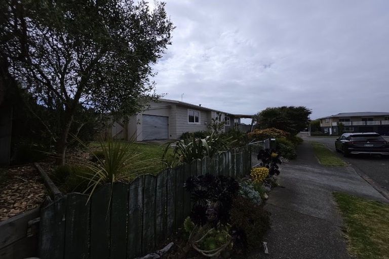 Photo of property in 5 Simcox Street, Otaki Beach, Otaki, 5512