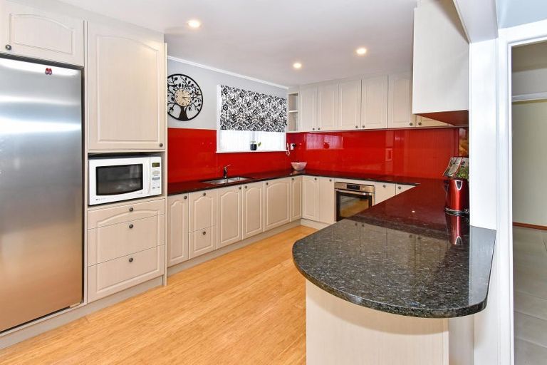 Photo of property in 10 Buller Crescent, Manurewa, Auckland, 2102