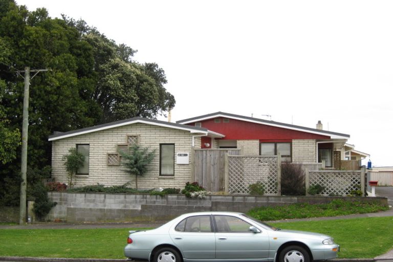Photo of property in 14 Sackville Street, Fitzroy, New Plymouth, 4312