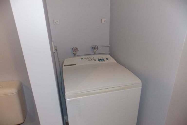 Photo of property in Endeavour Apartments, 23/125 Thorndon Quay, Pipitea, Wellington, 6011