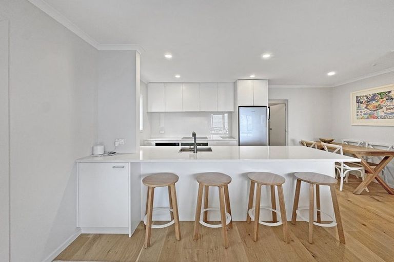 Photo of property in 123 Marine Parade, Seatoun, Wellington, 6022