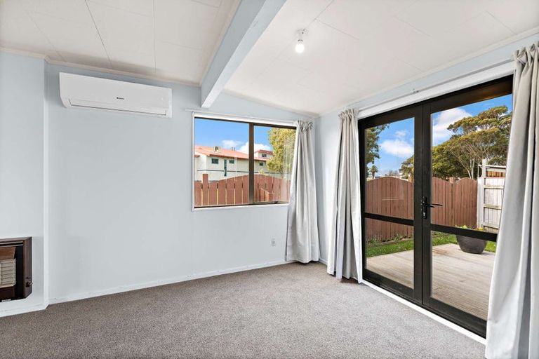 Photo of property in 64 Rhodes Drive, Kelvin Grove, Palmerston North, 4414