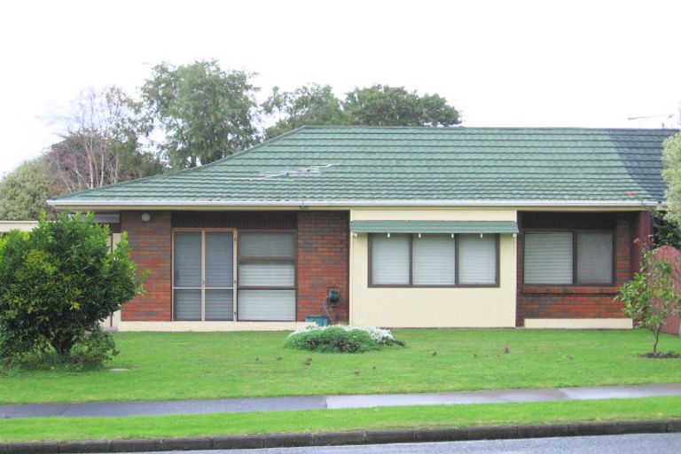 Photo of property in 2/11 Kurnell Drive, Botany Downs, Auckland, 2010