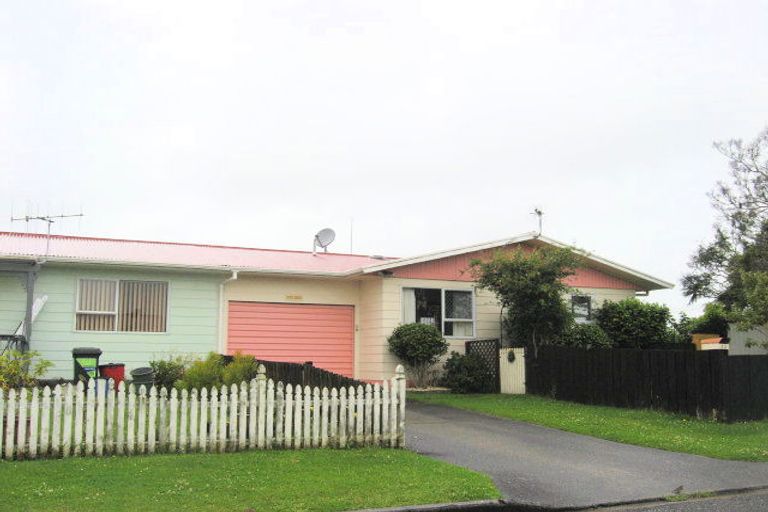 Photo of property in 2 Lockesley Place, Onerahi, Whangarei, 0110