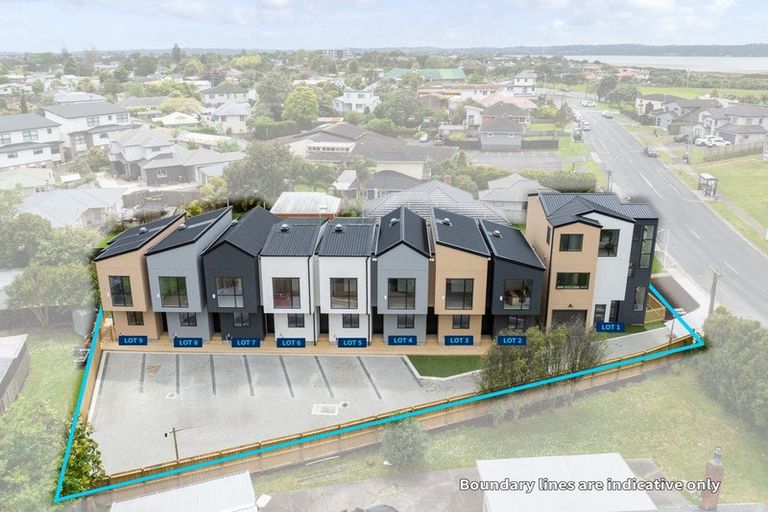 Photo of property in 4/442 Old Te Atatu Road, Te Atatu Peninsula, Auckland, 0610