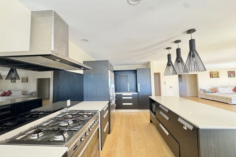 Photo of property in 2 Cliff Road, Torbay, Auckland, 0630