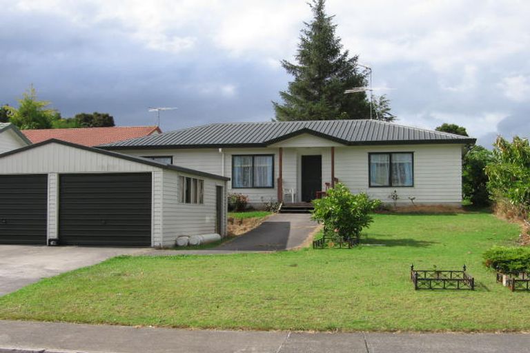 Photo of property in 3 Clarion Place, Glendene, Auckland, 0602