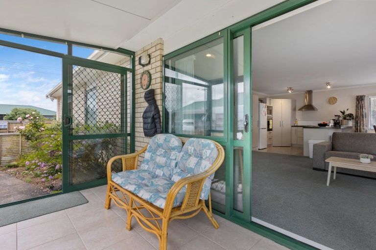 Photo of property in 3a Simons Street, Moturoa, New Plymouth, 4310