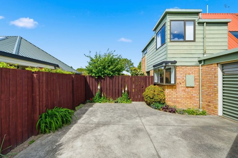 Photo of property in 2/4 Gatonby Place, Avonhead, Christchurch, 8042