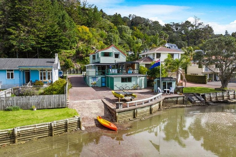 Photo of property in 8 Waiwera Road, Waiwera, Orewa, 0994