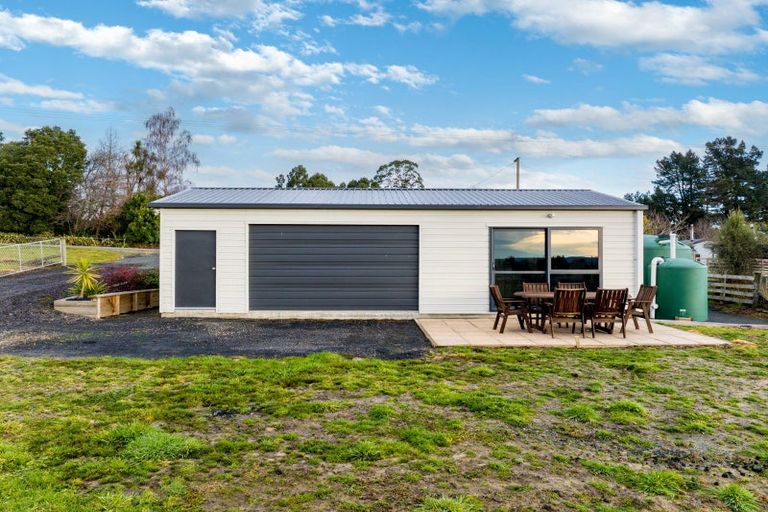 Photo of property in 28 Lakeview Street, Waihola, 9073