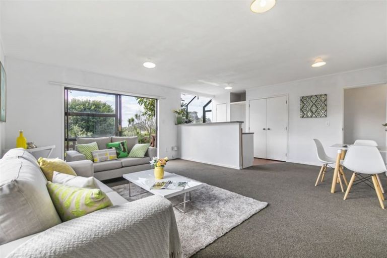 Photo of property in 103b Woodglen Road, Glen Eden, Auckland, 0602