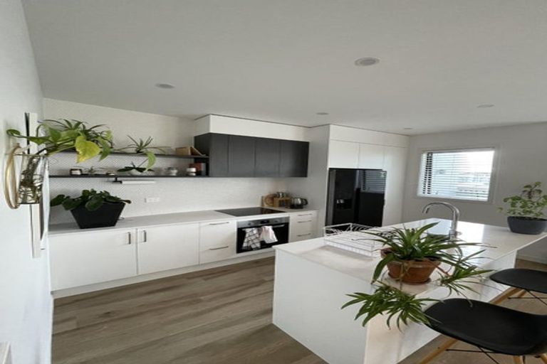 Photo of property in 9/1 Genevieve Lane, Hobsonville, Auckland, 0616