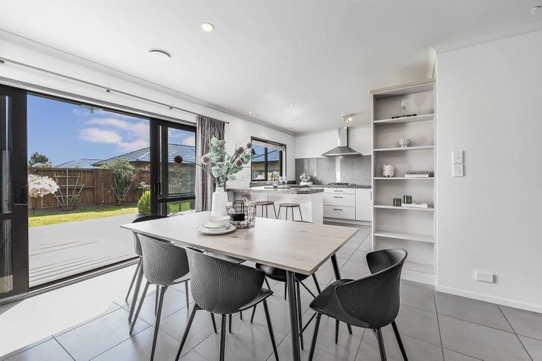 Photo of property in 15 Waltham Place, Rototuna North, Hamilton, 3210