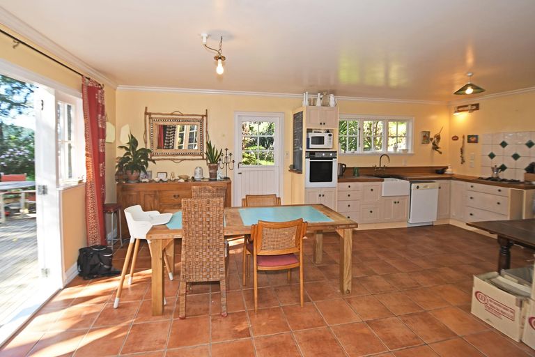 Photo of property in 92 Frost Road, Leigh, Warkworth, 0985