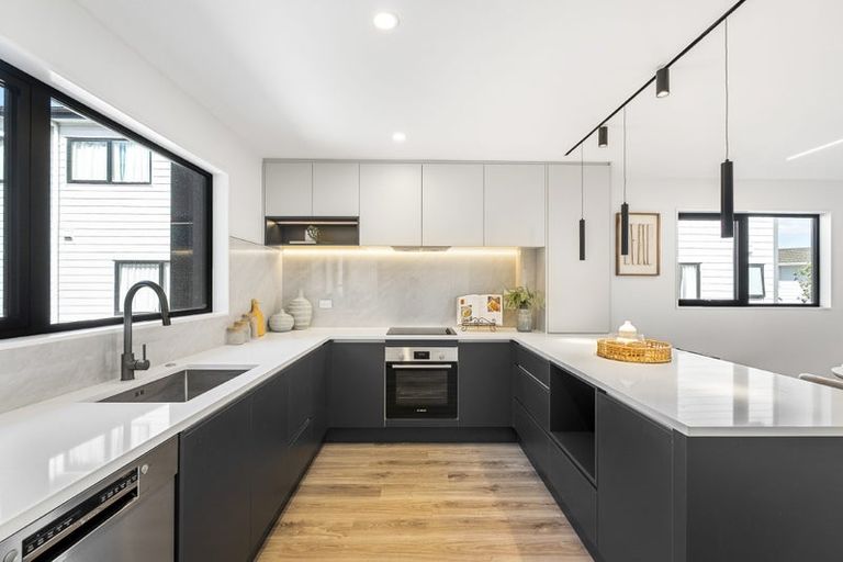 Photo of property in 111 Sycamore Drive, Sunnynook, Auckland, 0620