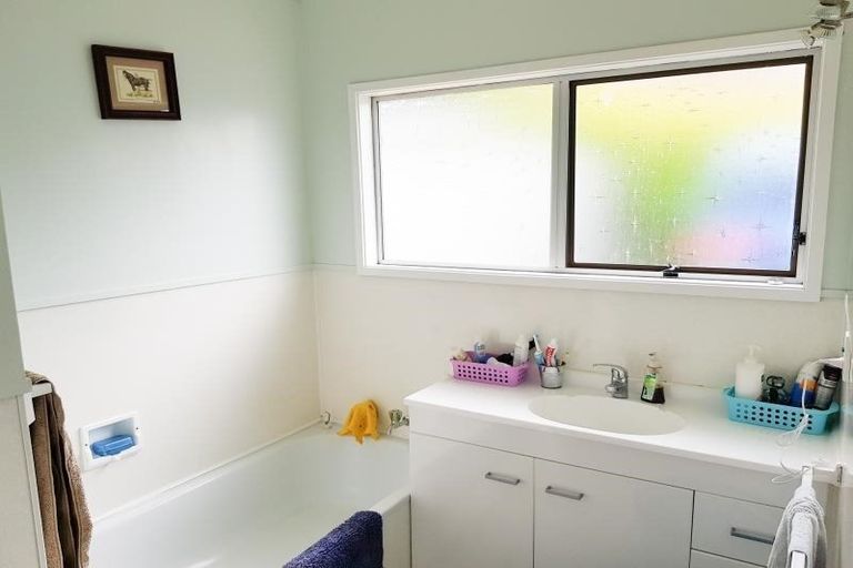 Photo of property in 2/12 King Richard Place, Browns Bay, Auckland, 0630