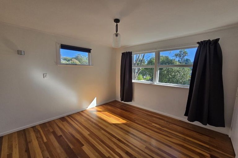 Photo of property in 38 Catherine Crescent, Paparangi, Wellington, 6037
