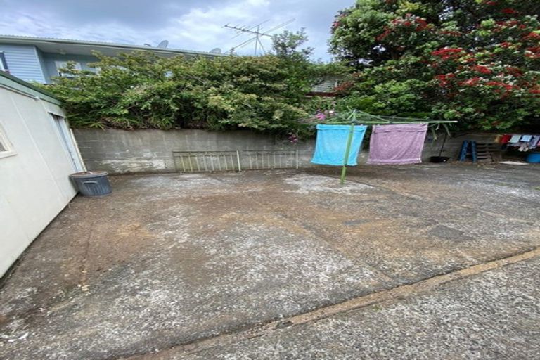 Photo of property in 1/17 The Parade, Island Bay, Wellington, 6023