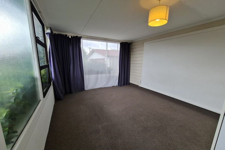 Photo of property in 99 Avonhead Road, Avonhead, Christchurch, 8042