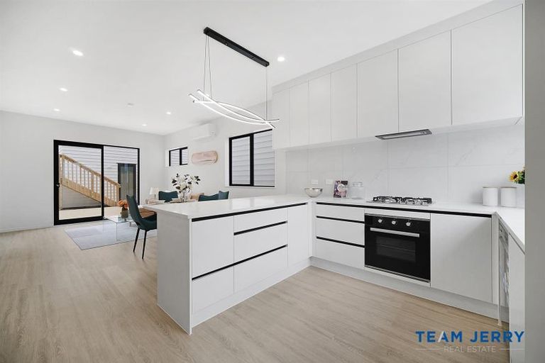 Photo of property in 63 Whare Kauri Road, Papakura, 2110