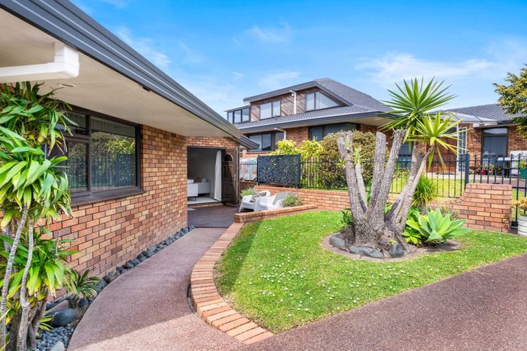 Photo of property in 9 Renoir Street, West Harbour, Auckland, 0618