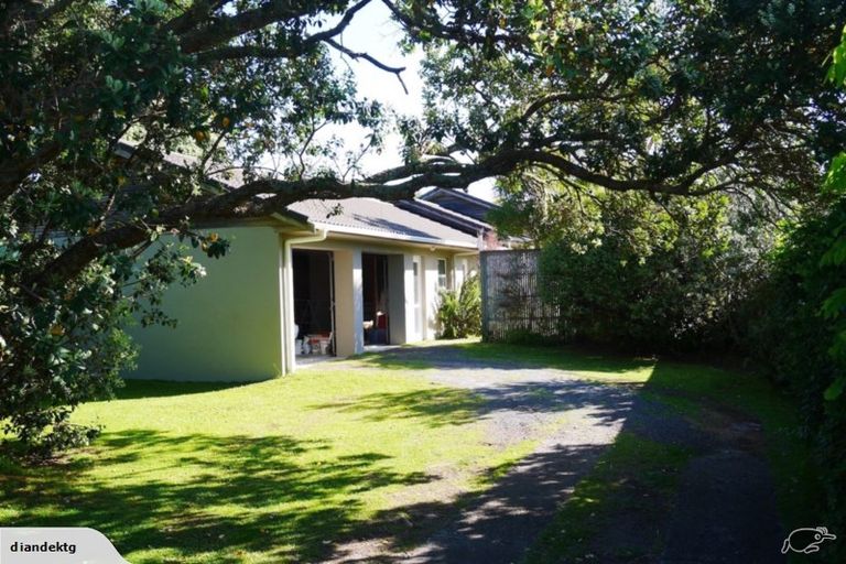 Photo of property in 163 Ocean Beach Road, Tairua, 3508
