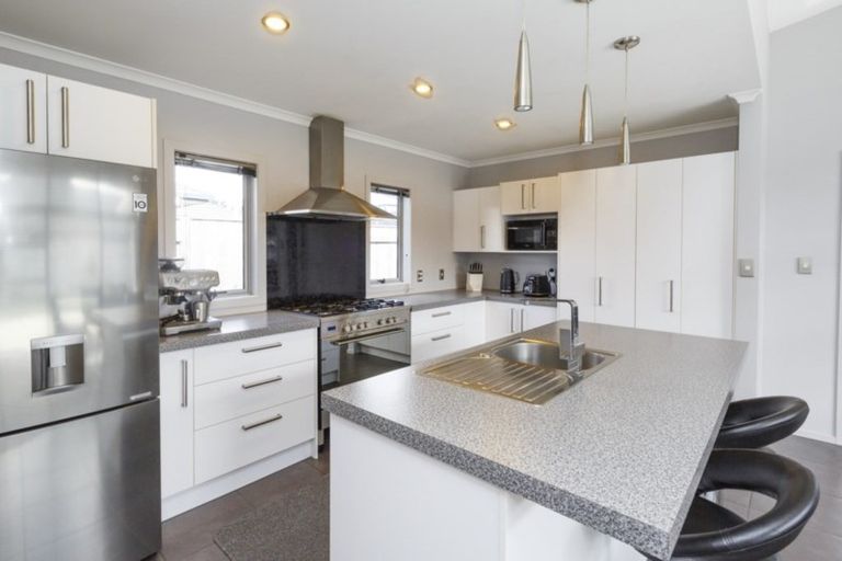 Photo of property in 8 Lorenzo Place, Kelvin Grove, Palmerston North, 4414