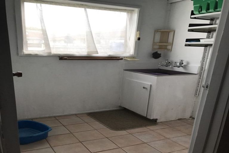 Photo of property in 1/1 Ballater Place, Highland Park, Auckland, 2010