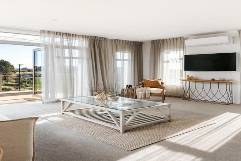 Photo of property in 1 Heaphy Lane, Paerata, 2124