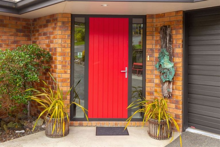 Photo of property in 18 Russell Street, Picton, 7220