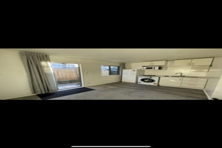 Photo of property in 90 Godley Road, Green Bay, Auckland, 0604