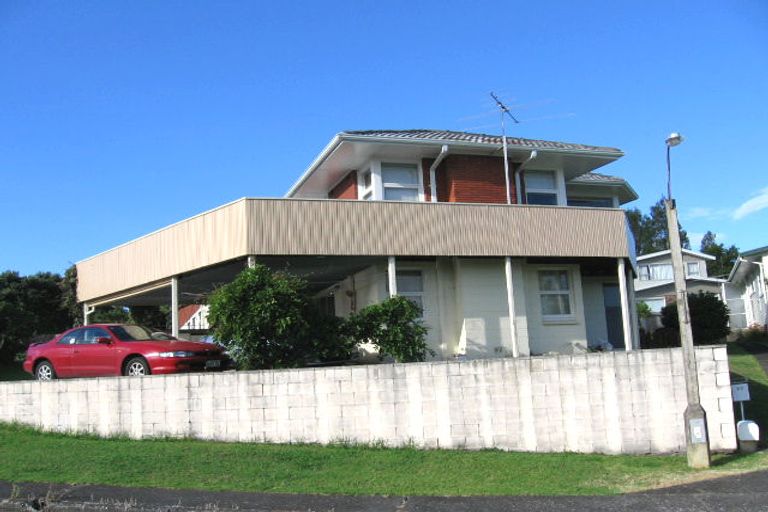 Photo of property in 20 Dudding Avenue, Northcote, Auckland, 0627