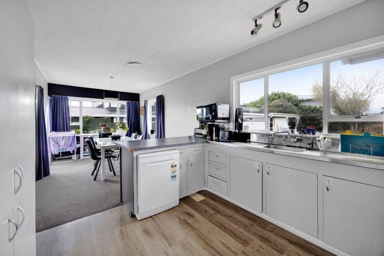 Photo of property in 12 Mccarthy Street, Hawera, 4610