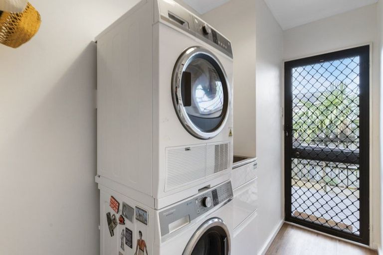 Photo of property in 8/390 West Coast Road, Glen Eden, Auckland, 0602