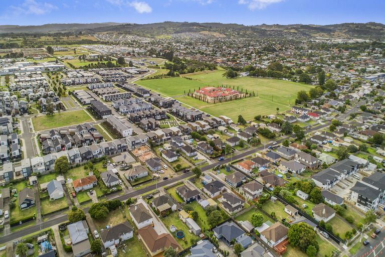 Photo of property in 15 Arimu Road, Papakura, 2110