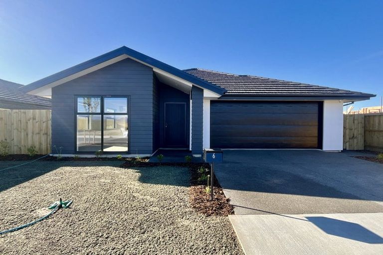 Photo of property in 6 Mehrtens Crescent, Woodend, 7691