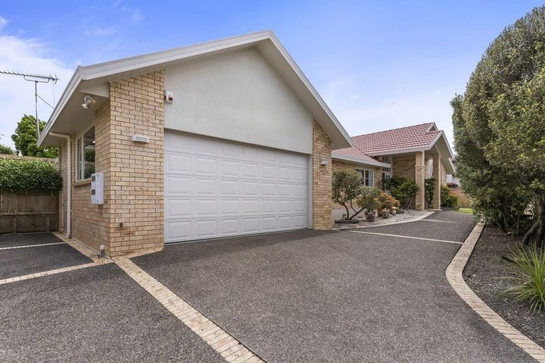 Photo of property in 11 Nathan Close, Somerville, Auckland, 2014