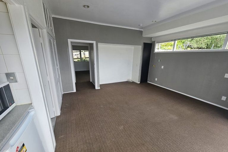 Photo of property in 47a Divich Avenue, Te Atatu South, Auckland, 0610