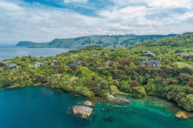 Photo of property in 4 Whakamoenga Point, Acacia Bay, Taupo, 3385