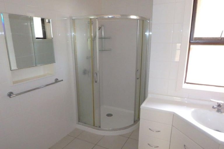 Photo of property in 68 Carrington Avenue, Silverdale, Hamilton, 3216