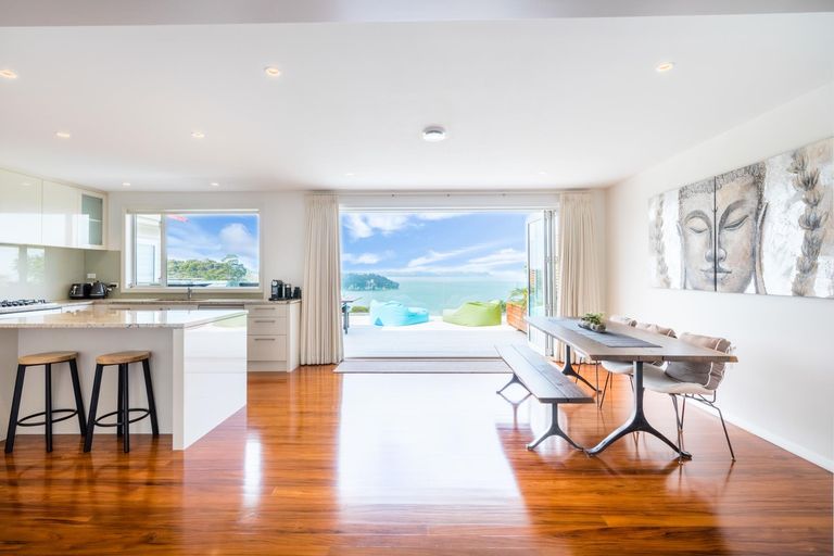 Photo of property in 32 Arama Avenue, Titirangi, Auckland, 0604